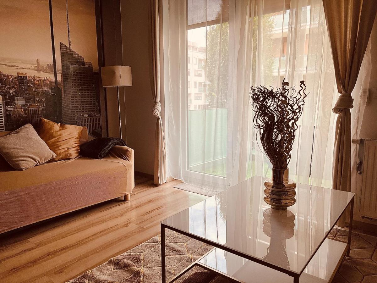 Corvin Promenade Crystal Apartment Budapest Exterior photo
