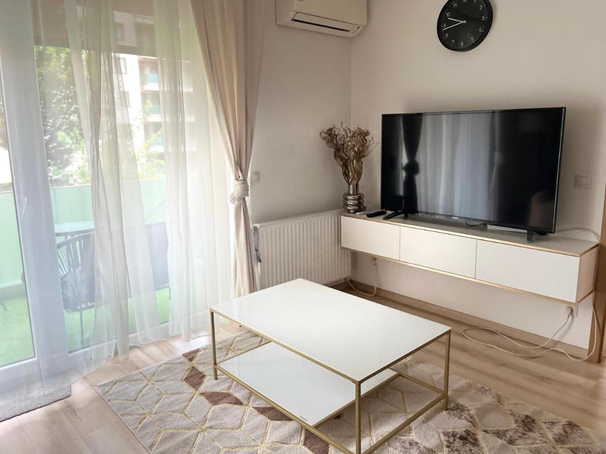 Corvin Promenade Crystal Apartment Budapest Exterior photo